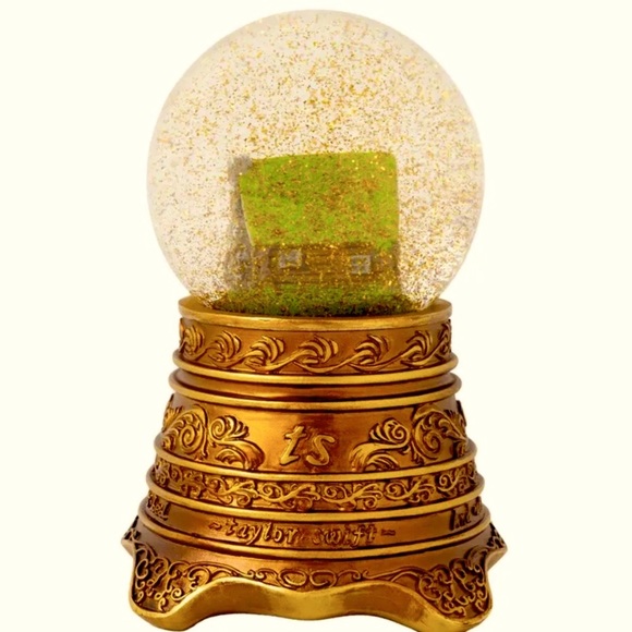 SOLD Out (P& E)Taylor Swift Cabin Snow Globe. Folklore, Cardigan.NEW-SOLD OUT - Picture 5 of 10